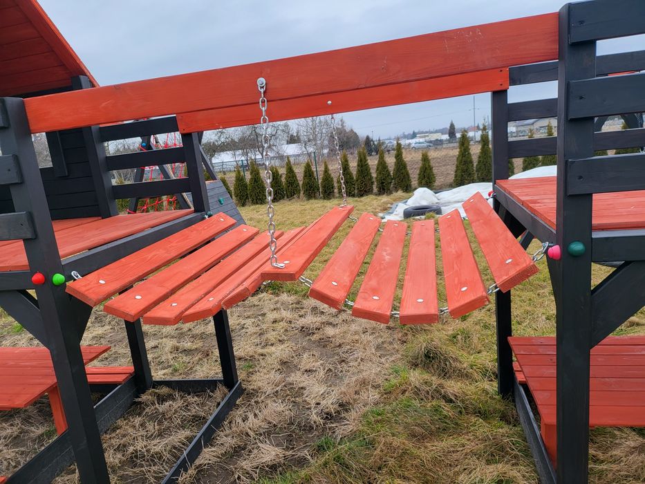 Plac zabaw scianka wspinaczkowa bocianie gniazdo hustawka mostek domek