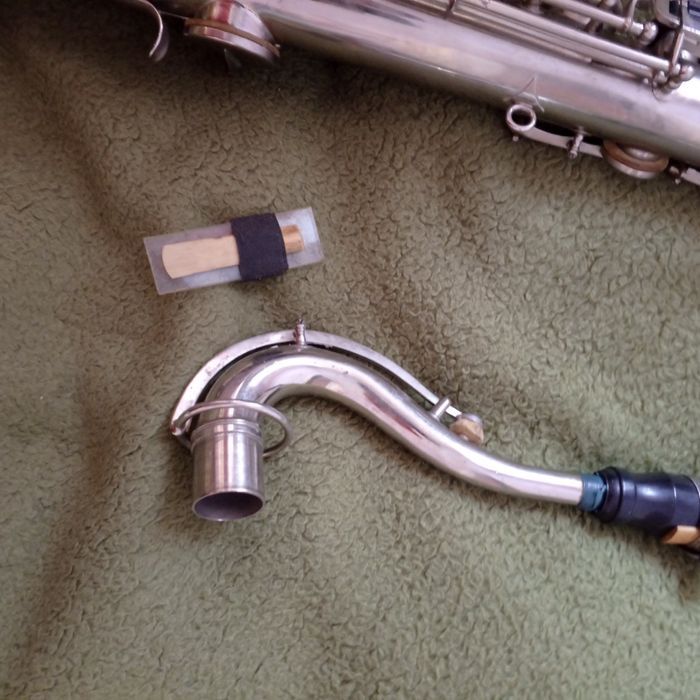 Продам саксафон з кейсом