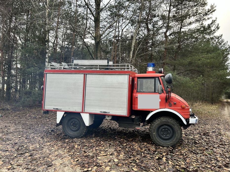 Mercedes unimog.
