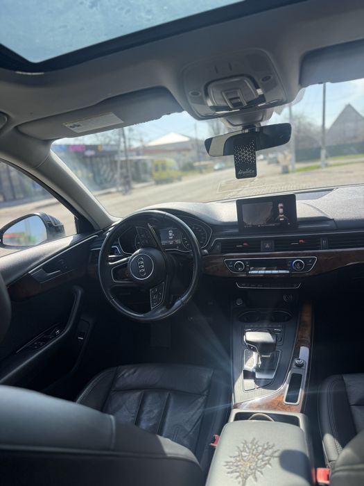 Продам Audi a4b9 2017