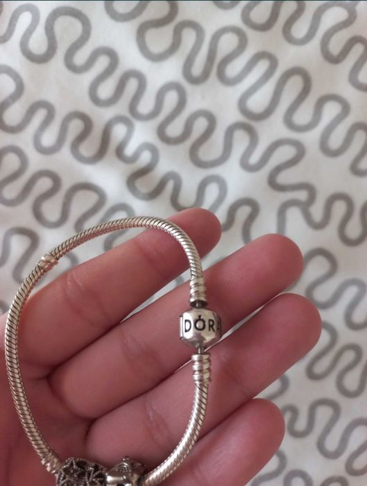 Pulseira Pandora com 2 pingentes