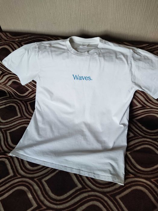 Ціна халява.Продаж футболки Waves