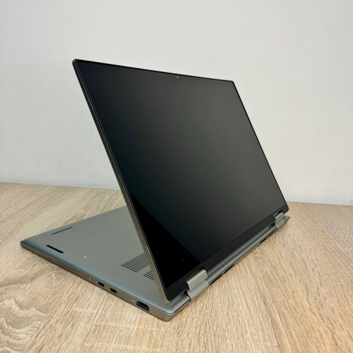 Продаю потужний сенсорний ноутбук-трансформер Dell

Цей ноутбук мо