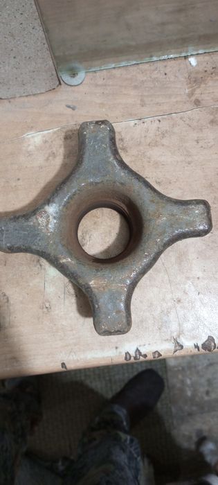 Продам гайку замка контейнира