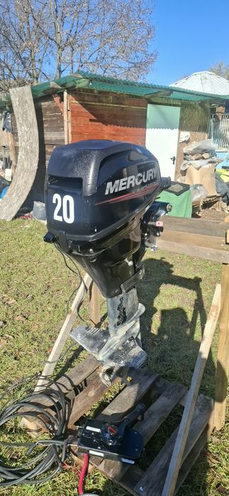 Sprzedam silnik Mercury 20KM manetka stan bardzo dobry