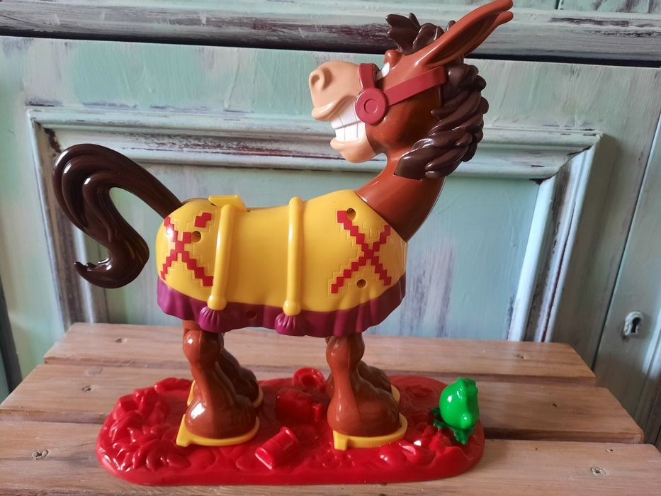 Віслюк, що брикається Hasbro