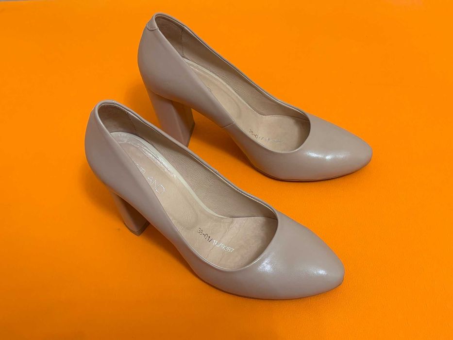 Жіночі туфлі шкіряні 38 розмір