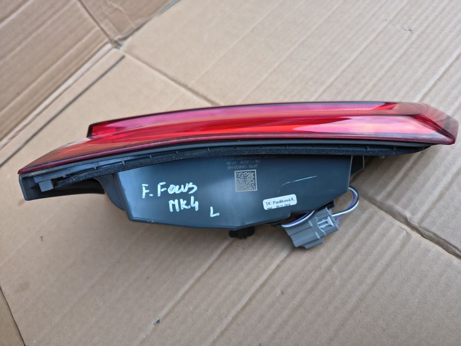 Ford Focus MK4 Kombi Lampa w klapę Lewa  Tył LED