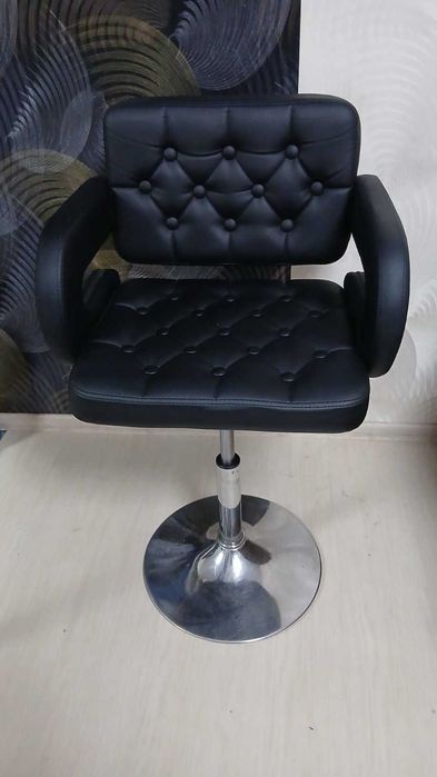 перукарське крісло візажиста  крісло для бровиста стілець барний