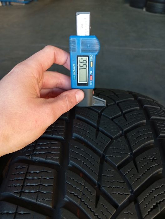 R18 225 60 Goodyear Ultragrip performance  шини зимові