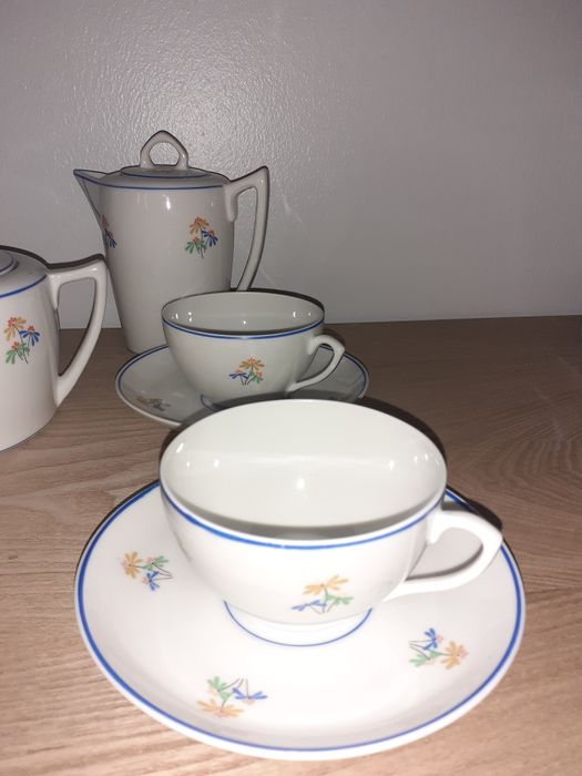 Conjunto de chá branco com flores. Vista Alegre