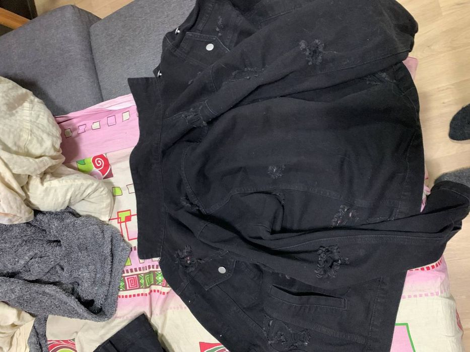 Продам чорну рвані куртку панк