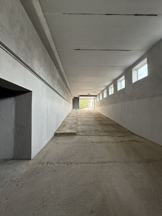 Продам гаражний бокс в центрі міста! -1 поверх