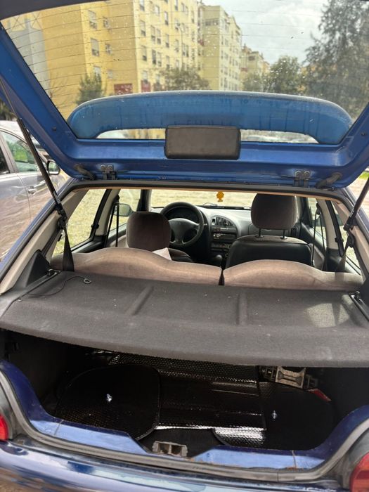 Saxo - carro em boas condições