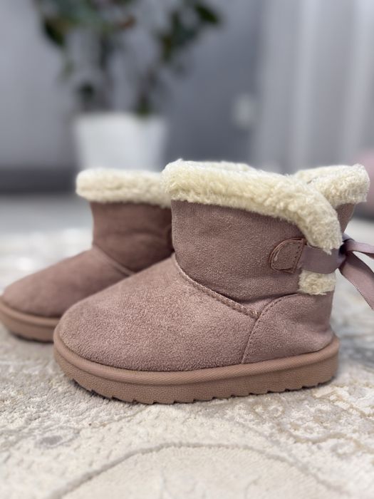 Уггі для дівчинки