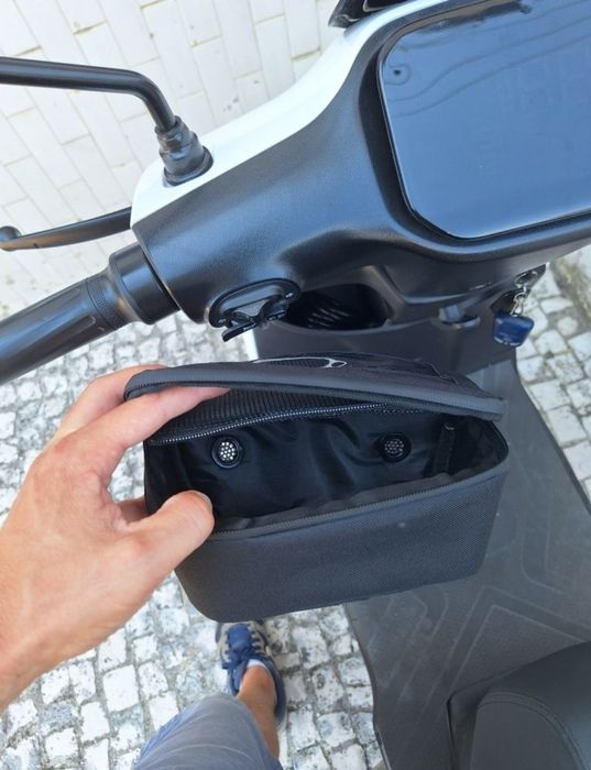 Capa Impermeável, de Banco e bolsa telemovel