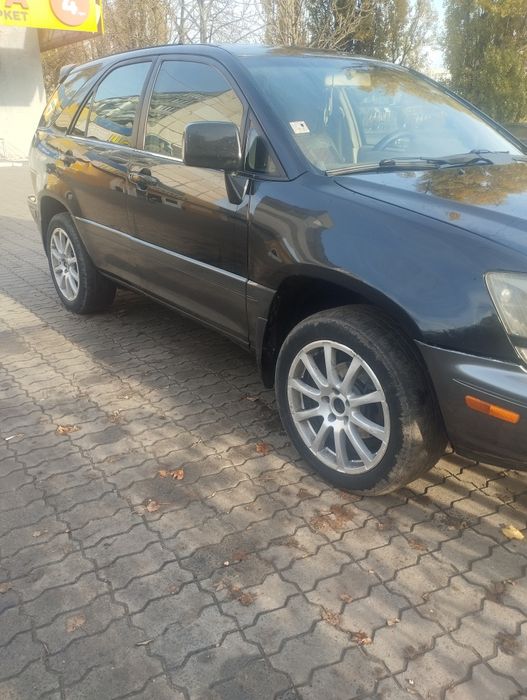 Лексус РХ 300 2000 року.