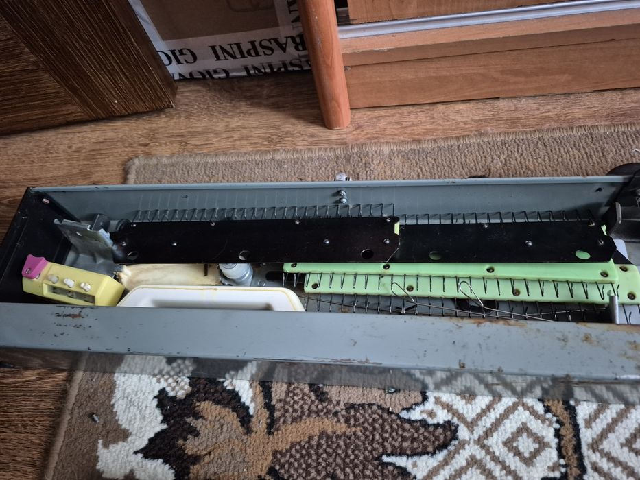 Продам вязальну машинку Нєва5