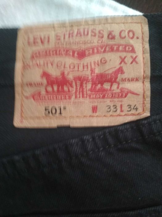 Czarne Levisy 33/34