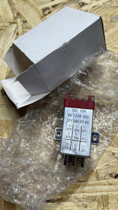 Реле перенапяжения б/у оригинал 2015403245 для Mercedes 190 w201