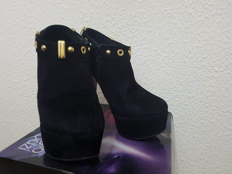 Botim preto de senhora - bom estado