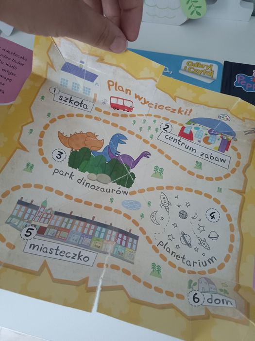 3 książki Świnka Peppa z serii Odrywaj i czytaj oraz odkrywanka