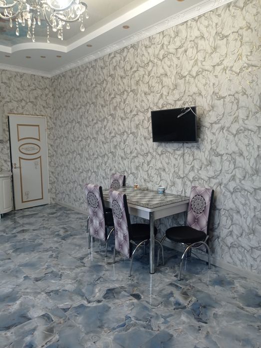 Новий будинок в передмісті Чернігова. Старий Білоус. Центр.