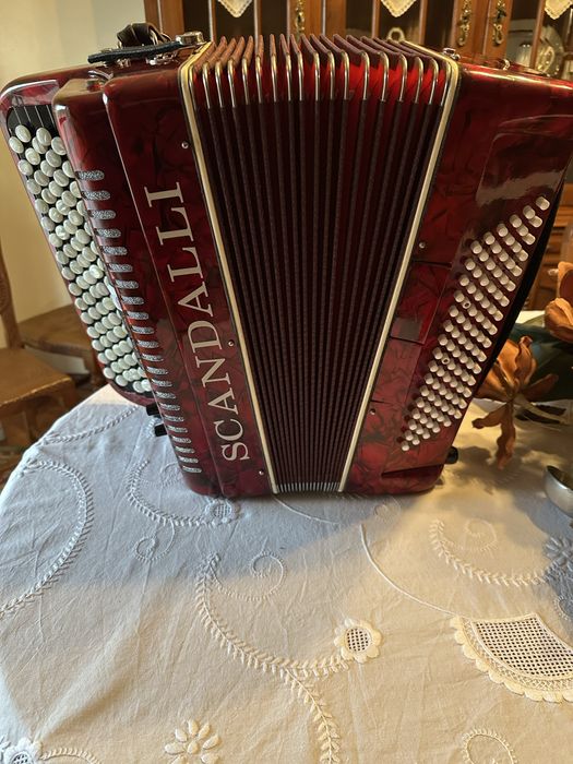 Acondeon com MIDI, como novo