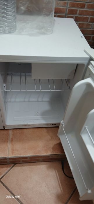 A Geladeira esta impecável.