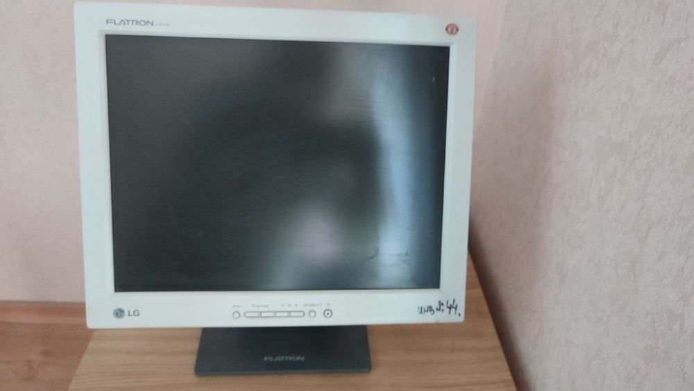 LG монітор до комп'ютера