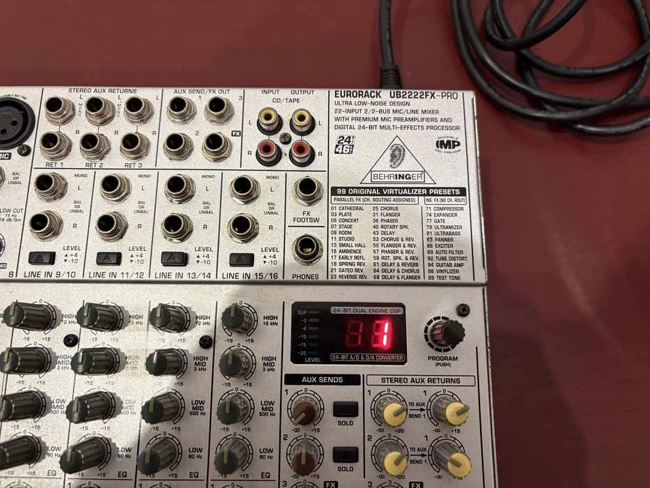 Микшерный пульт Behringer UB2222FX-Pro