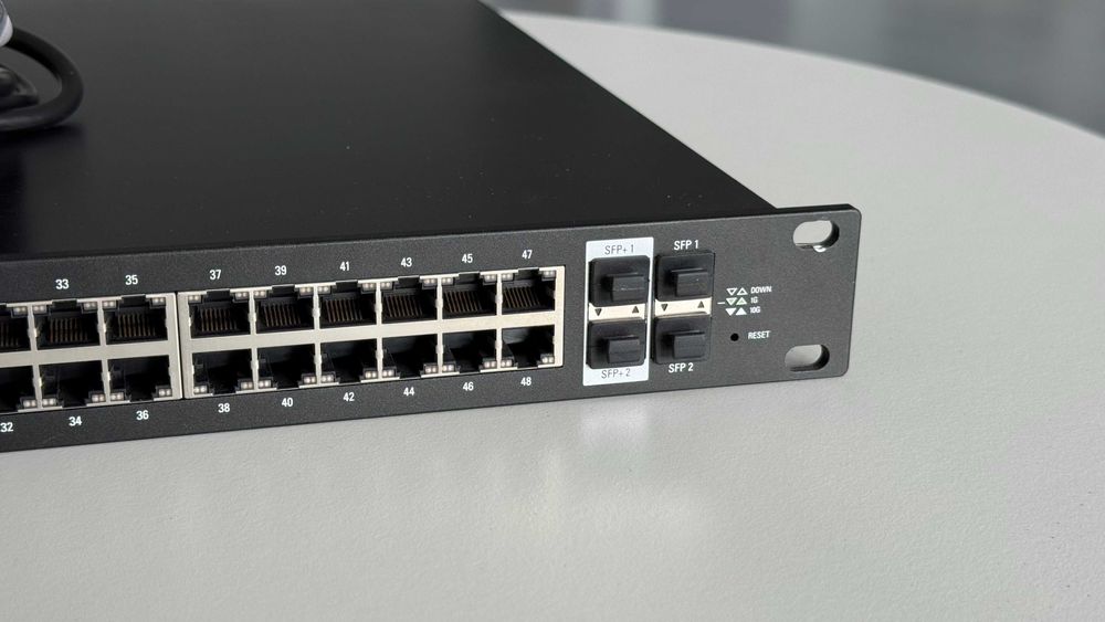 Switch Ubiquiti (ES-48-500W) - 48 portas Gigabit