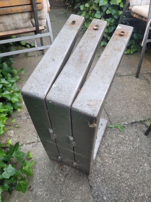 Nogą stołu ogrodowego stalowa