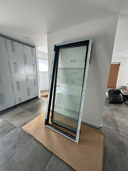 Porta entrada aluminio e caixilho  vidro duplo