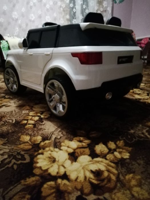 Дитяче авто рендж ровер