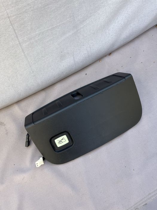 Накладка замка капота Tesla Model 3 20 - с кнопкой,