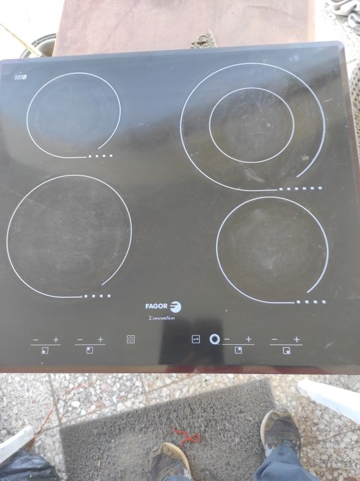 Placa de vidro cerâmica