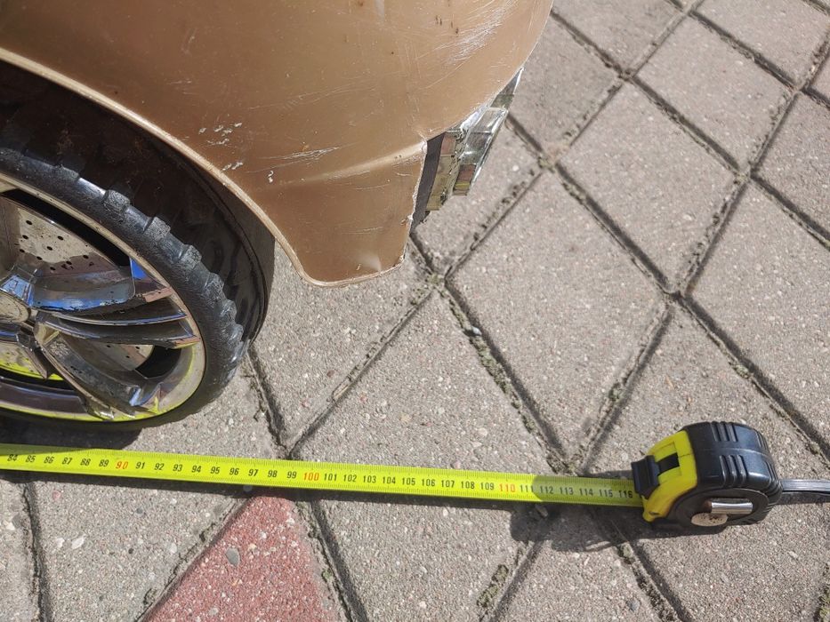 Дитячий акумуляторна машинка