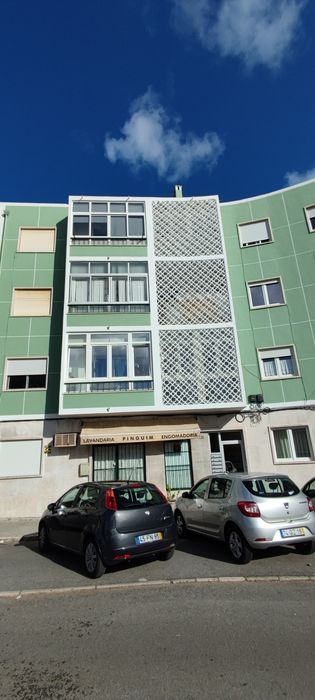 Vende-se Loja Queluz