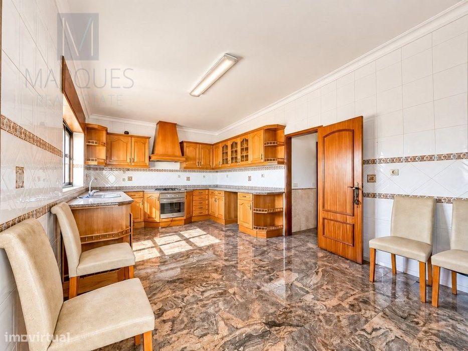 Apartamento T4 com Terraço em Gaio Rosário - Moita