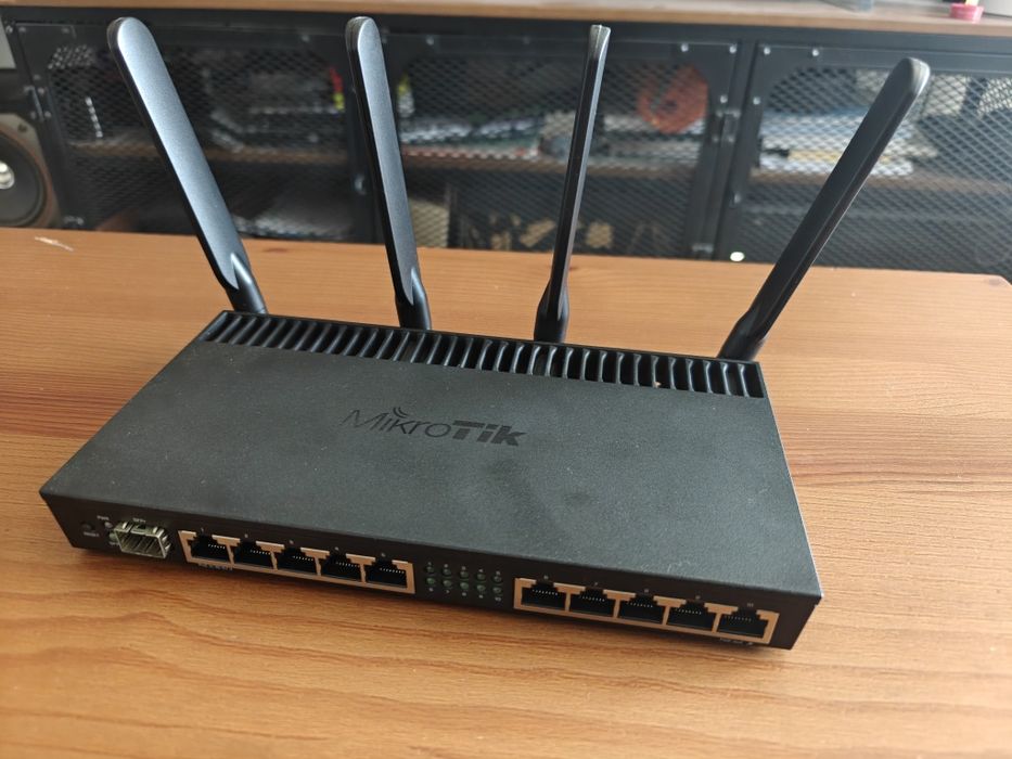 Router MIKROTIK RB4011IGS+5HACQ2HND-IN 2.4 / 5 GHz (DualBand)
