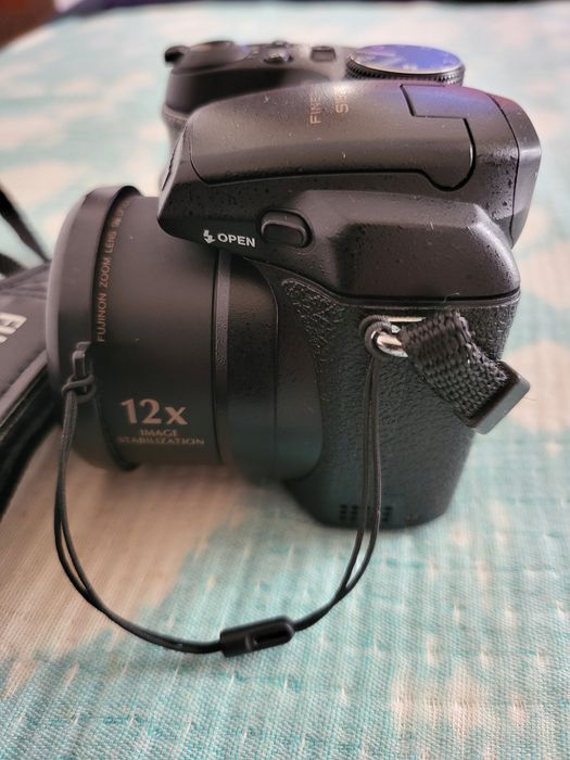 Máquina fotográfica FUJIFILM FINEPIX S1500+ bolsa de protecção Beje