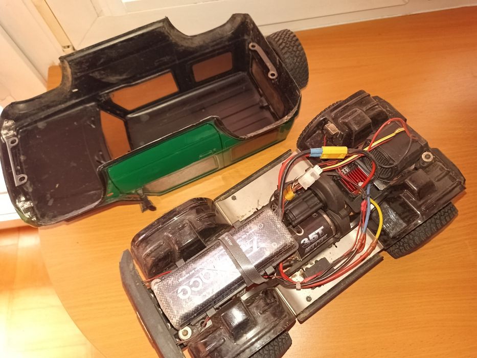 Model RC trial crawler 1/10 MST Jimny J4