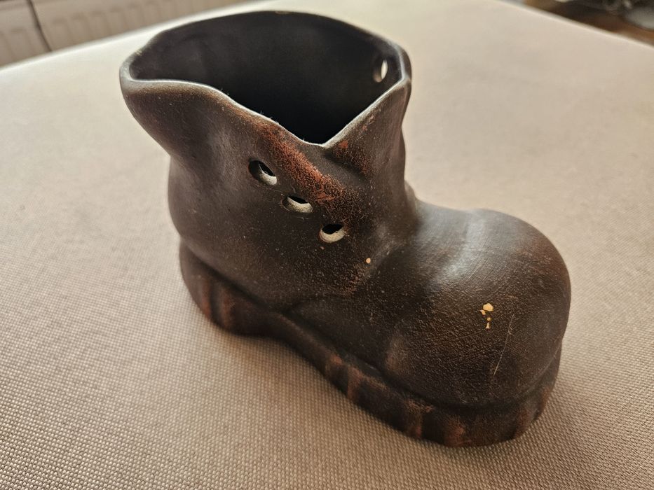 Ceramiczny but vintage