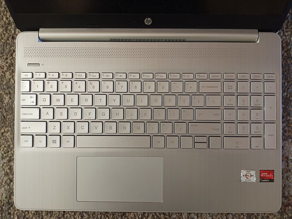 Laptop HP - 15"/12gb-ram/256gb/Win11/AMD silver/bat-5h