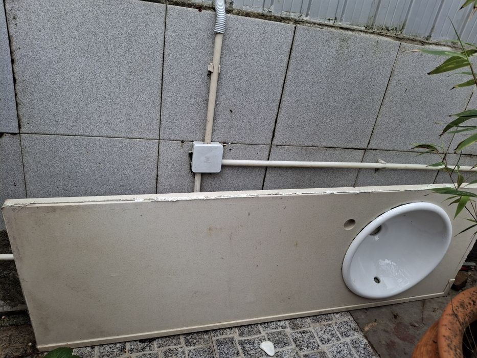 Tampo em Pedra Mármore com Lavatório – 1,29m x 44cm (Oportunidade)