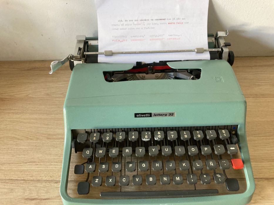 Máquina de escrever  **  Olivetti 32