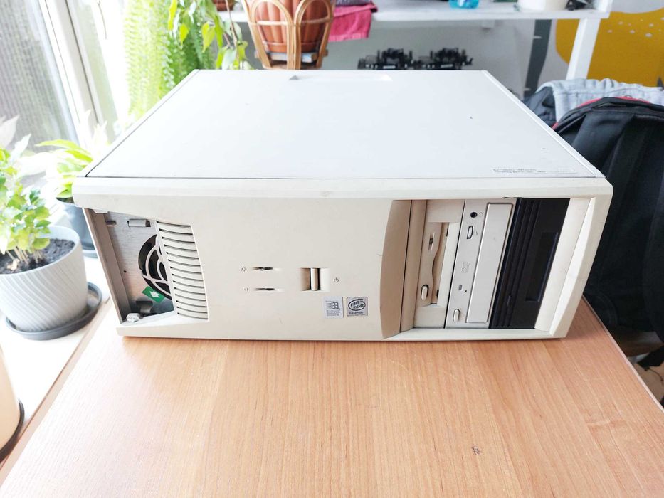 Stary komputer zabytek COMPAQ Deskpro 350 MHz (2)