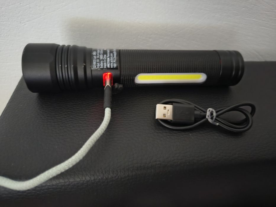 Latarka Usb-C+Solarna 500+200lm.Taktyczna.Cena z wysyłką.