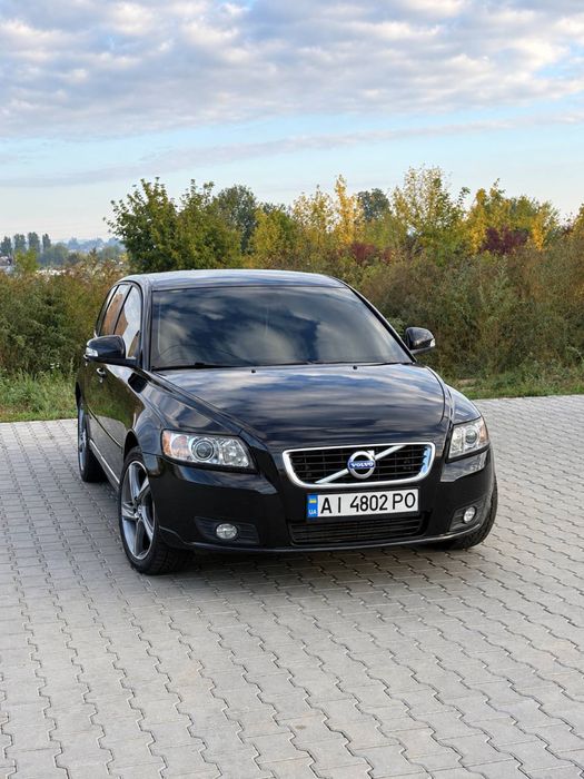 Volvo V50 • 2011 рік • 2.0 дизель